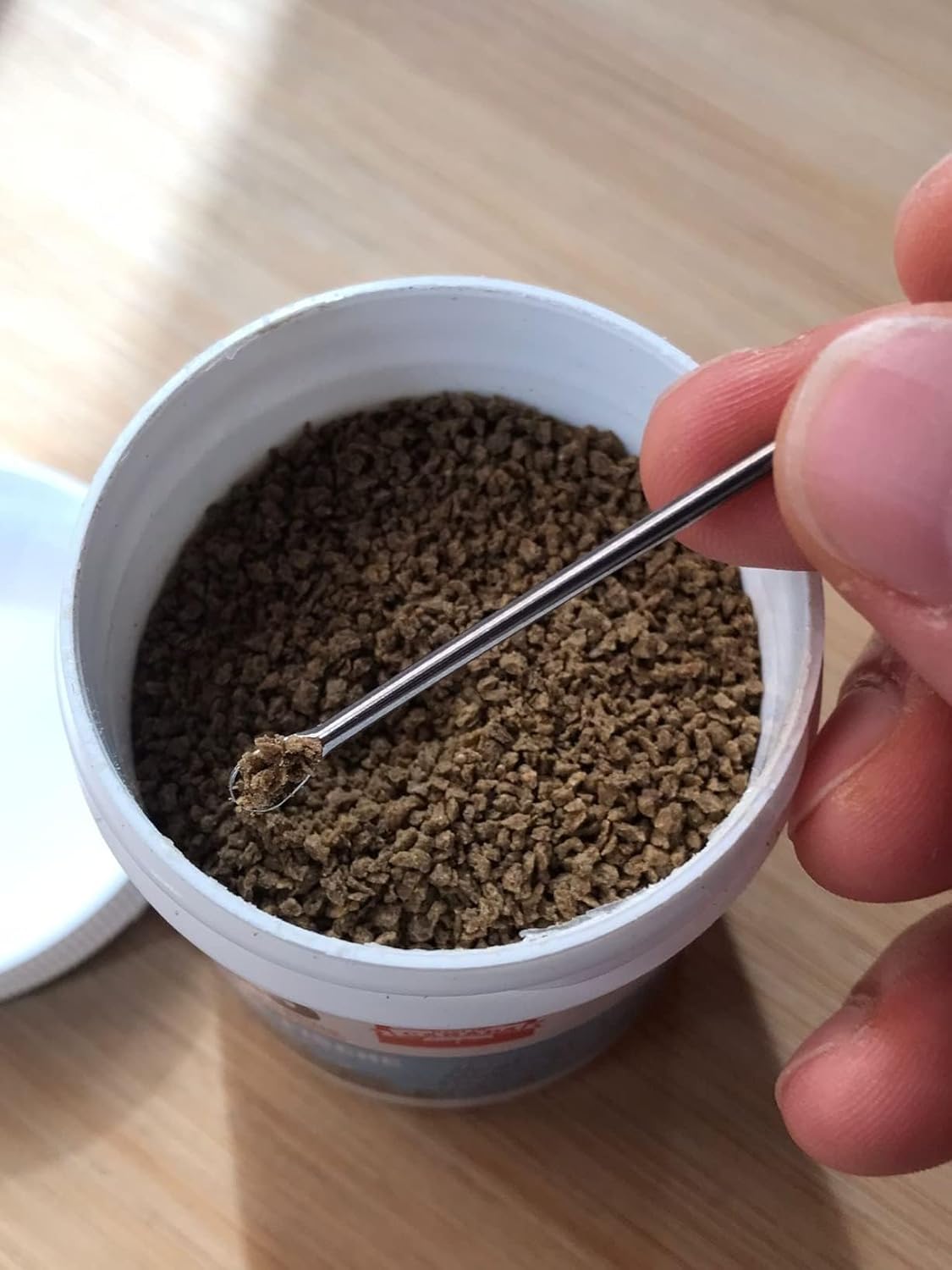 Aquarium Fish Pellets Decoded: Protein Sources, Sinking vs. Floating, and Why Ingredient Order Matters